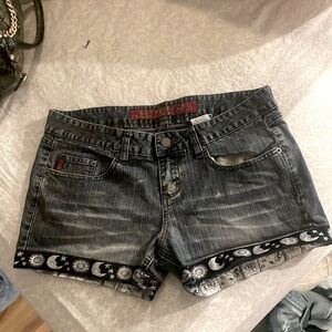 Size 4 mud shorts, custom-made moon and sun Voller bottom